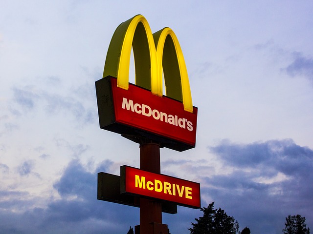 Is it possible to make healthy eating choices at McDonald's? Find out the pros, cons, and how to eat healthy if this is your fast food of choice.
