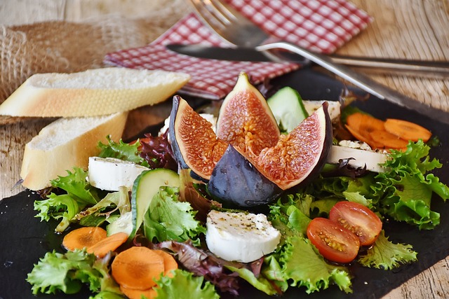 Salad with figs