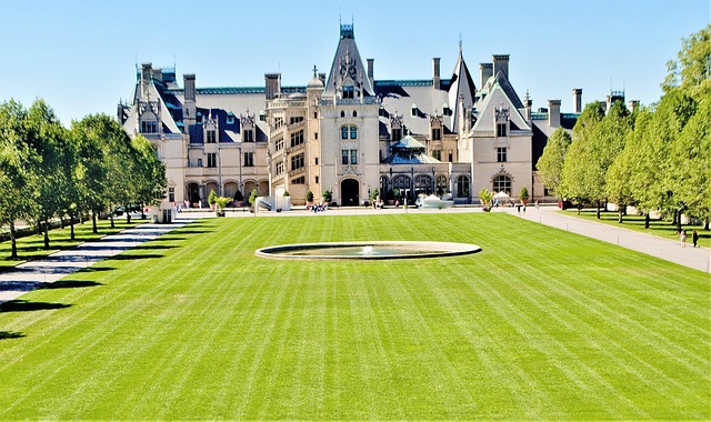 North Carolina State Holidays | Holidays and Observances

Pictured: Biltmore Estate in Asheville, North Carolina